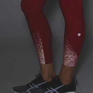 Lululemon Scallop Tight Stuff Crop Leggings Ruby Red Reflective Dots Size 8